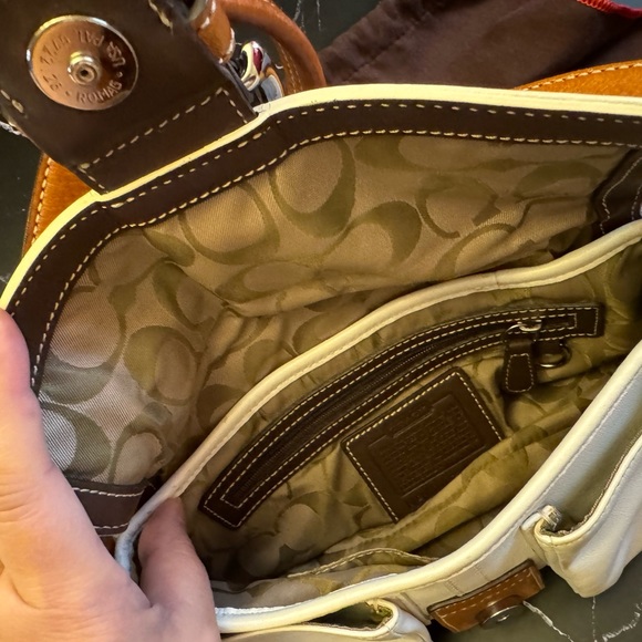 COACH BAG used small shoulder bag COMES WITH COACH DUSTBAG - Picture 6 of 6